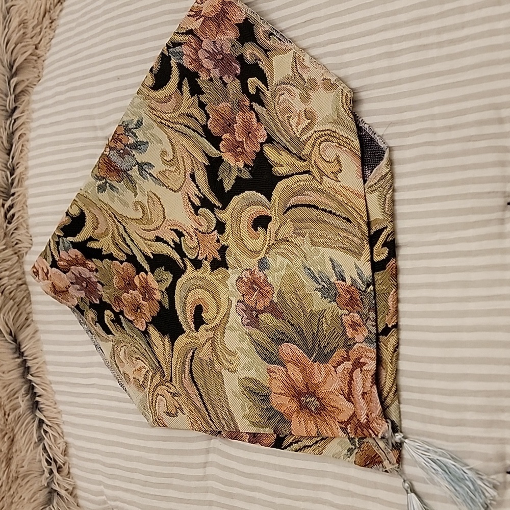 Table runner - Picture 6 of 6